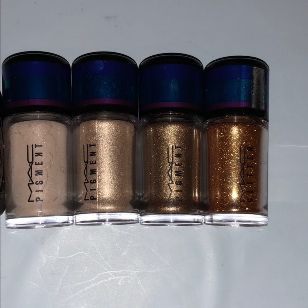 Excluded from sale****Mac pressed pigment set MINI